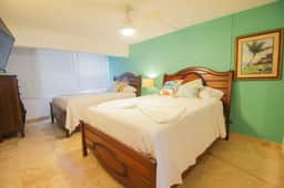 2 Bedroom Sleeps 6 - Cozy Condo with beach access