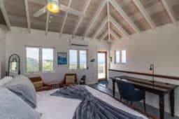 Dragonfly Villa - 3BR/4BA, Sleeps 8 with Pool!