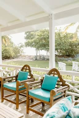 Shoy's Beach House - 5 Bedroom Villa on the Beach!
