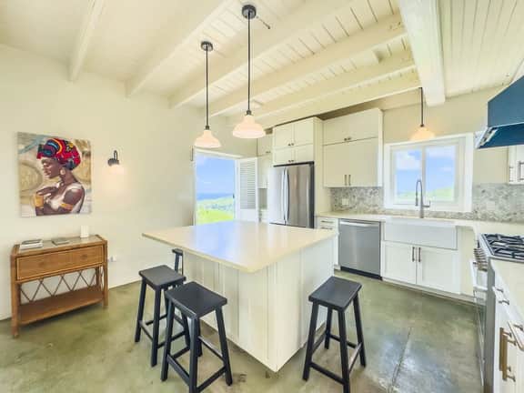 Moko Vista - Hilltop Ocean View Villa