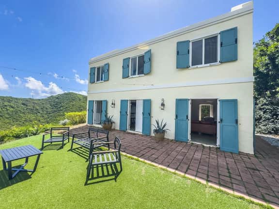 Moko Vista - Hilltop Ocean View Villa