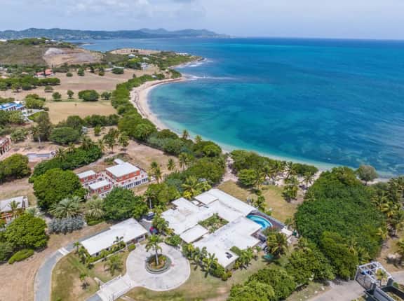 Shoy's Beach House - 5 Bedroom Villa on the Beach!