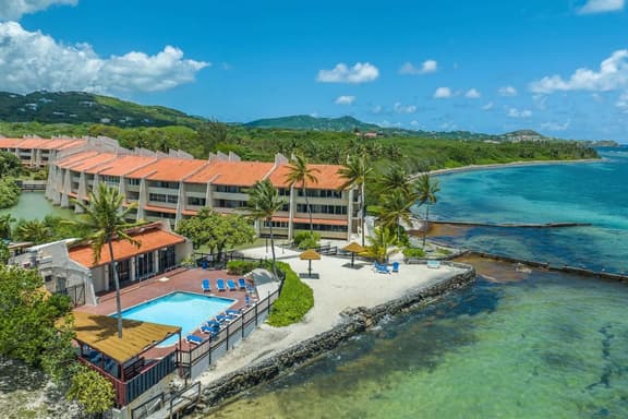 2 Bedroom Sleeps 6 - Cozy Condo with beach access