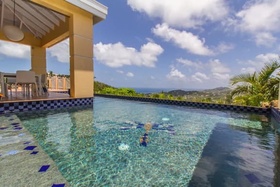 Dragonfly Villa - 3BR/4BA, Sleeps 8 with Pool!
